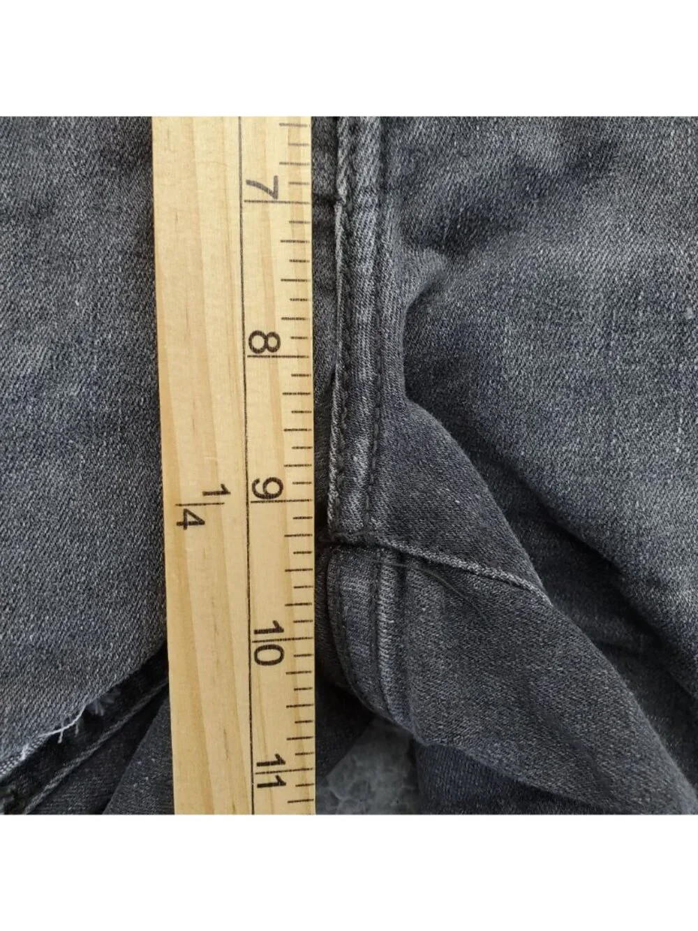 Levis Shorts Womens 28 Gray Mid-Length Stretch Denim Cutoff *Read*
